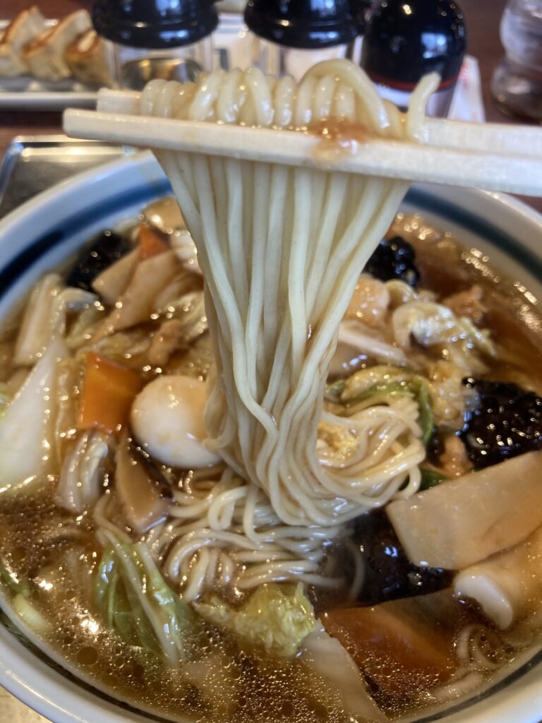 五目うま煮めんの麺